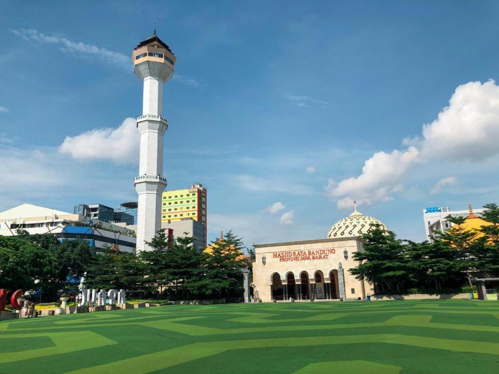 Capital O 874 Hotel Nyland Pasteur Bandung Dış mekan fotoğraf
