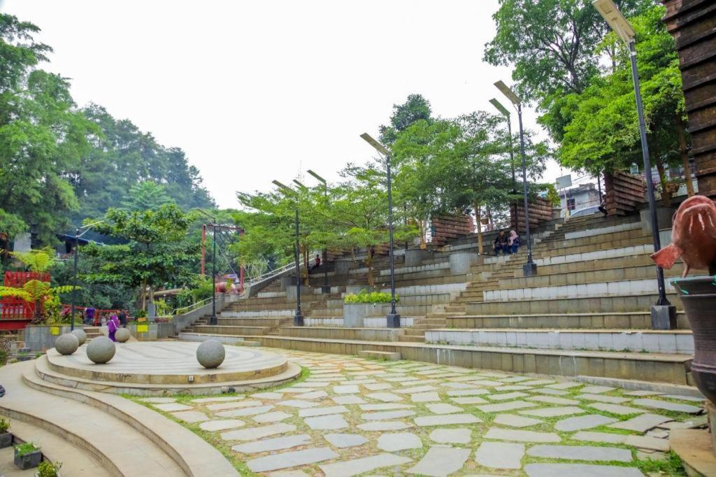 Capital O 874 Hotel Nyland Pasteur Bandung Dış mekan fotoğraf
