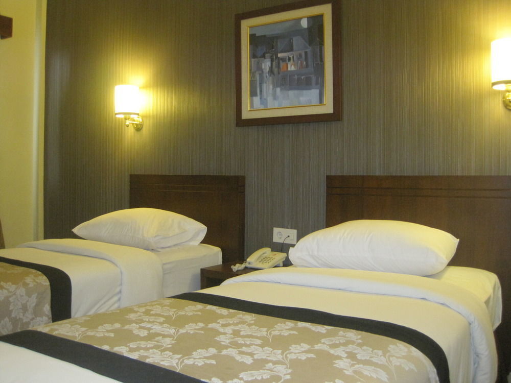 Capital O 874 Hotel Nyland Pasteur Bandung Dış mekan fotoğraf