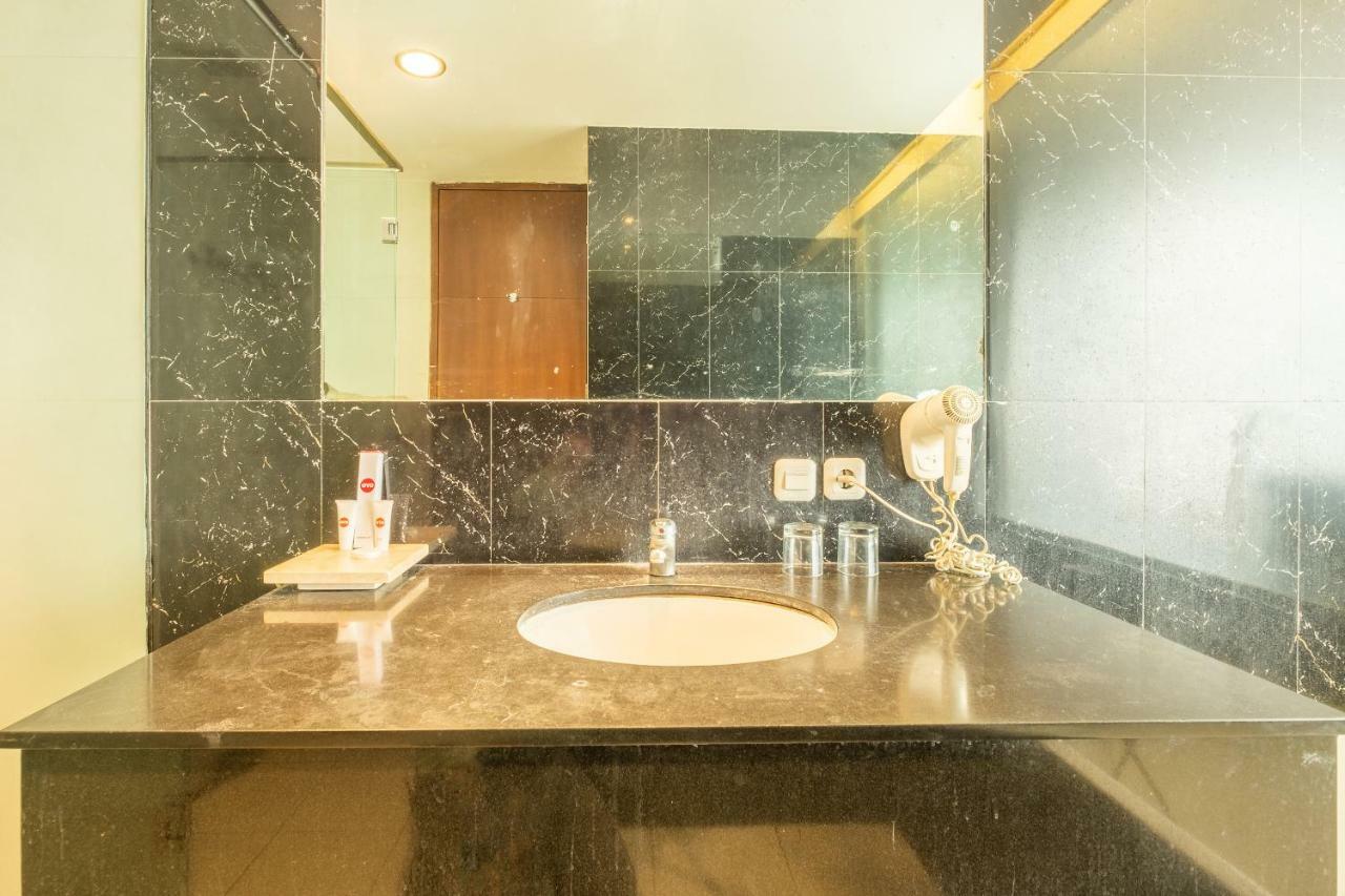 Capital O 874 Hotel Nyland Pasteur Bandung Dış mekan fotoğraf